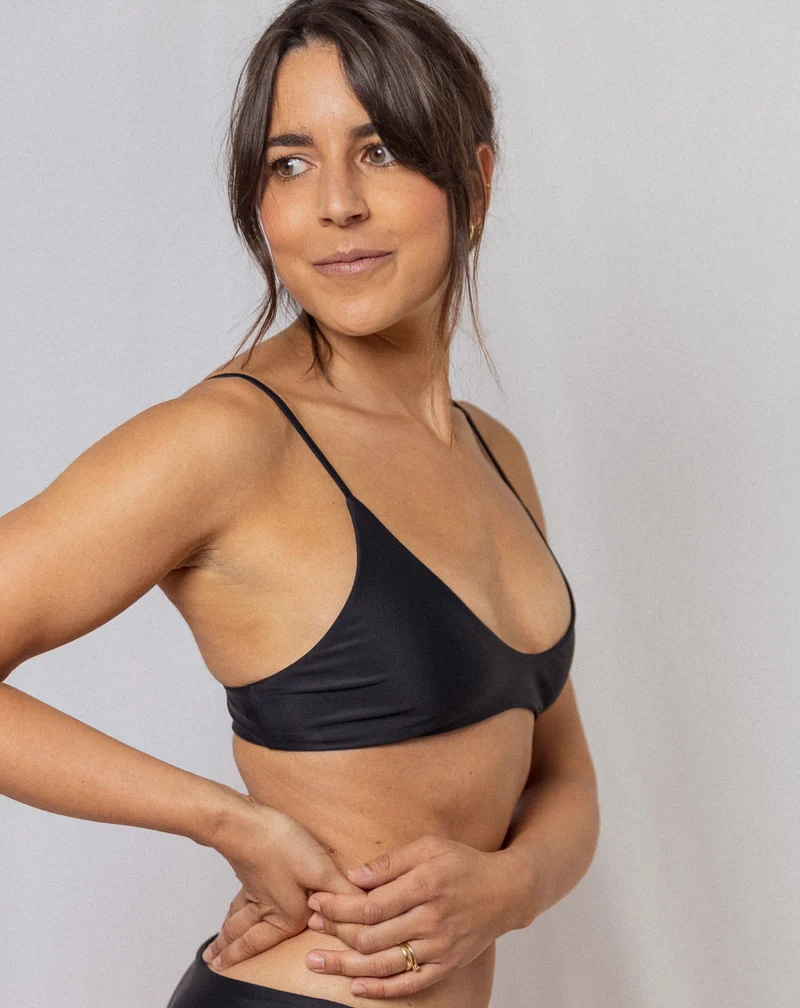 Schwarzes Bikini Top Pablo aus recyceltem Fischernetzen von Tias & Olives