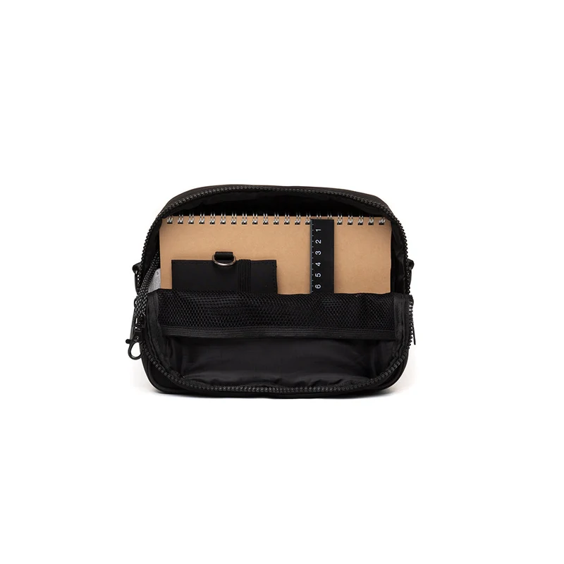 Schwarze Crossbody-Tasche Tokay Tech (2.5l) aus recycelten PET-Plastikflaschen von Lefrik