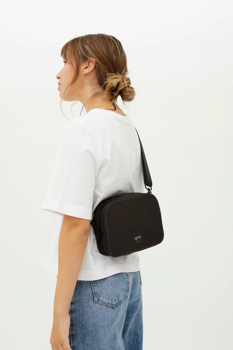 Schwarze Crossbody-Tasche Tokay Tech (2.5l) aus recycelten PET-Plastikflaschen von Lefrik