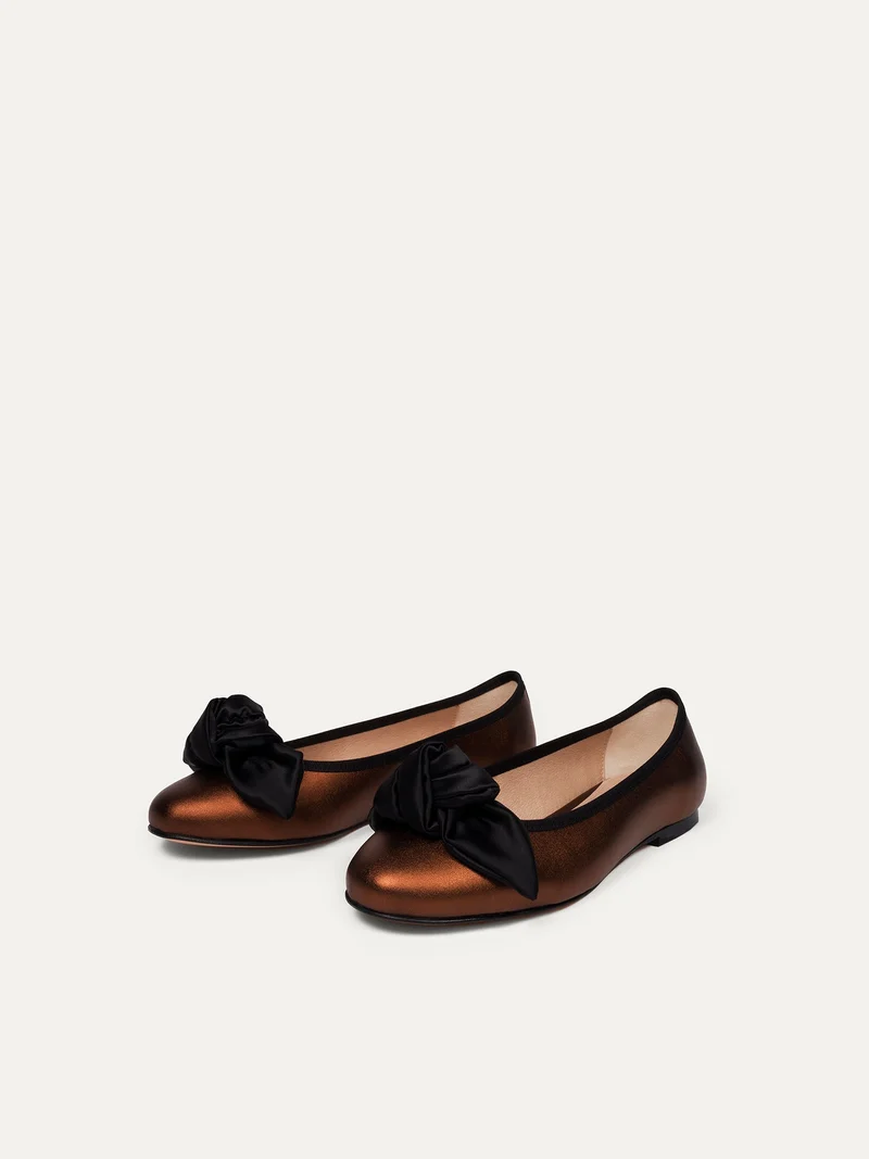 Bronze Ballerinas 9:30 am Hearing in Court aus recyceltem Polyester von Bikkou