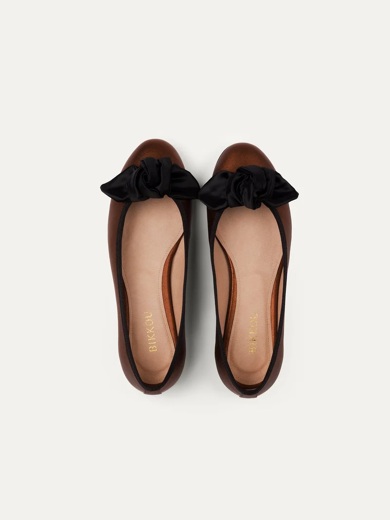 Bronze Ballerinas 9:30 am Hearing in Court aus recyceltem Polyester von Bikkou