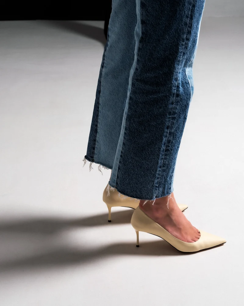 Beige Pumps 10 am Monday at the office aus biobasiertem Polymere von Bikkou