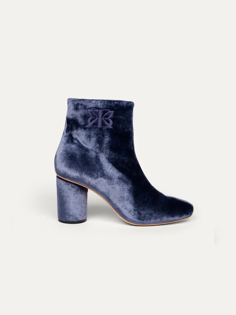 Indigoblaue Ankle Boots 6pm Expo at the Gallery aus recyceltem Samt von Bikkou