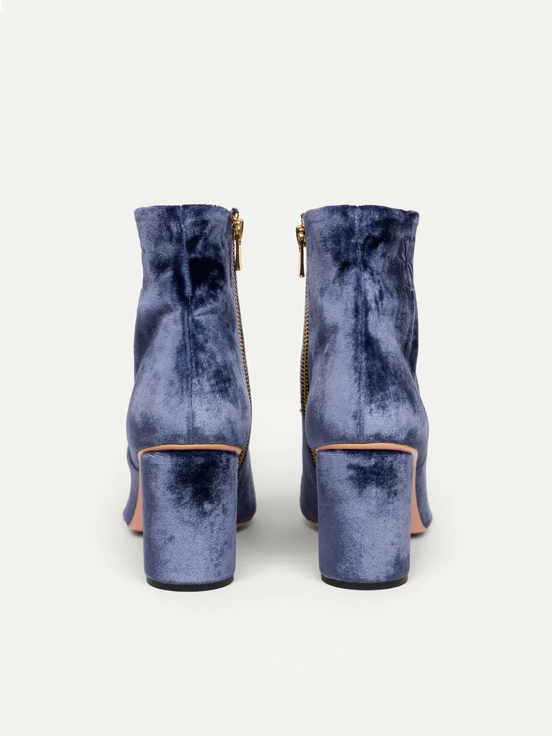 Indigoblaue Ankle Boots 6pm Expo at the Gallery aus recyceltem Samt von Bikkou