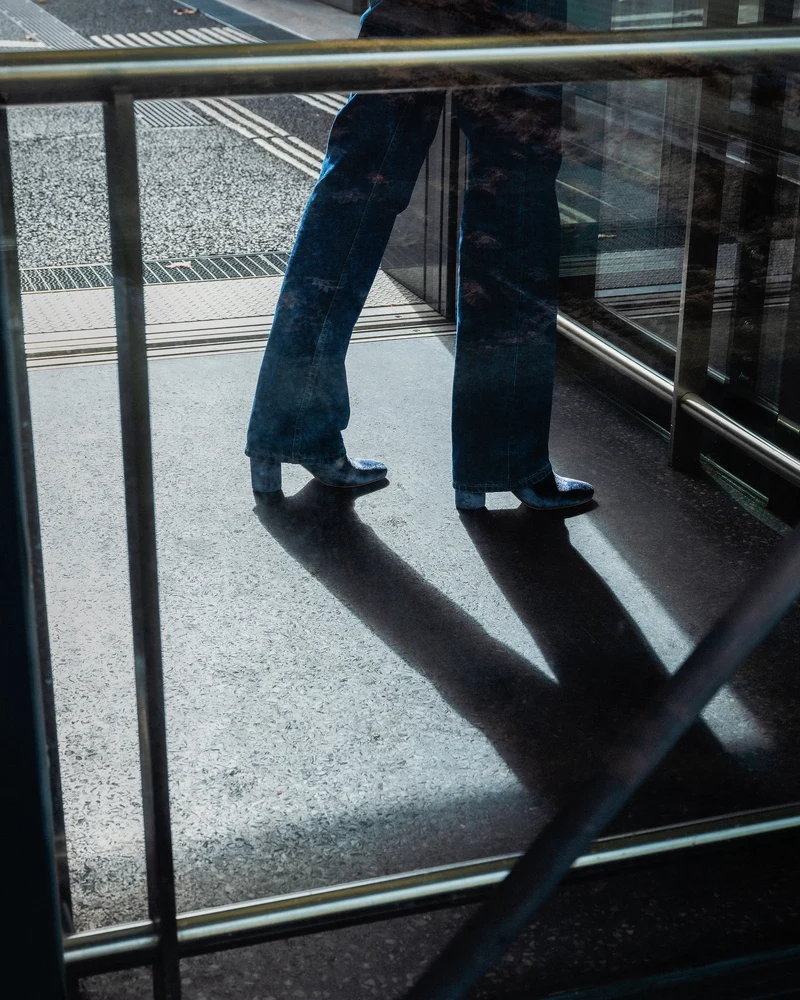 Indigoblaue Ankle Boots 6pm Expo at the Gallery aus recyceltem Samt von Bikkou