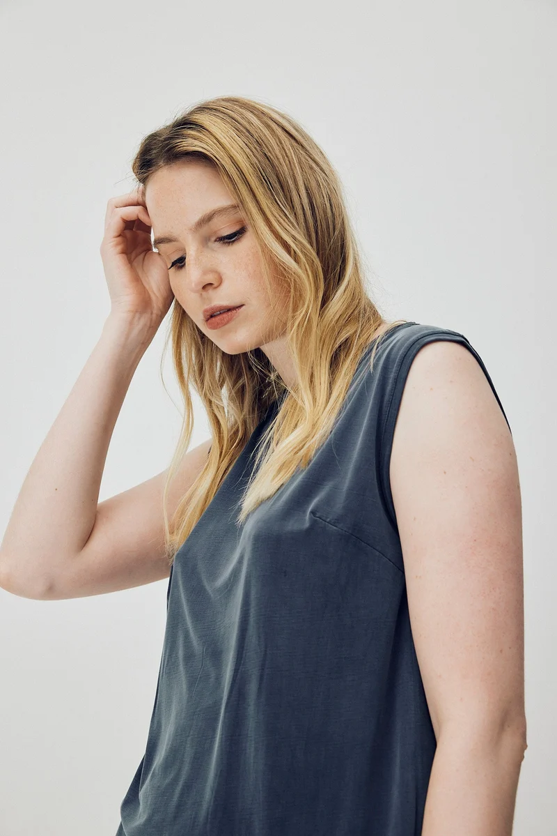 Blaues Top aus Cupro von MOYA KALA