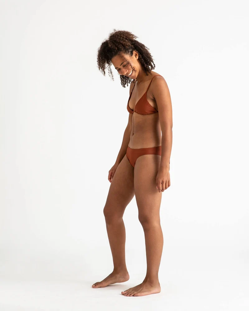 Rot-braunes Bikini Unterteil aus recyceltem Polyamid von Matona