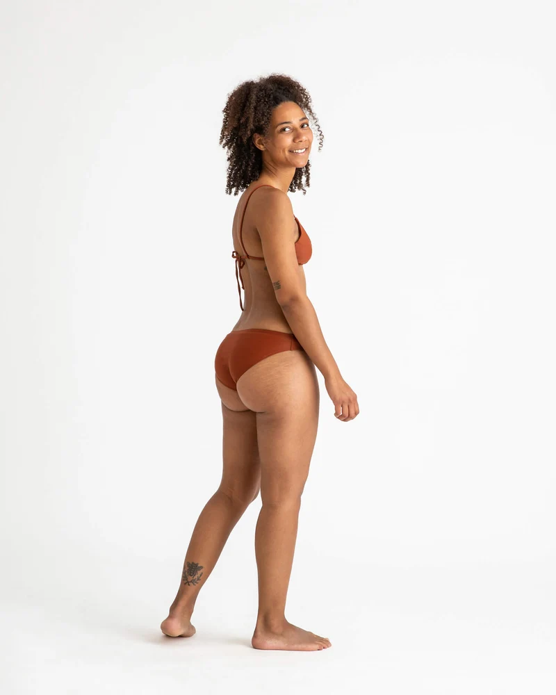 Rot-braunes Bikini Unterteil aus recyceltem Polyamid von Matona