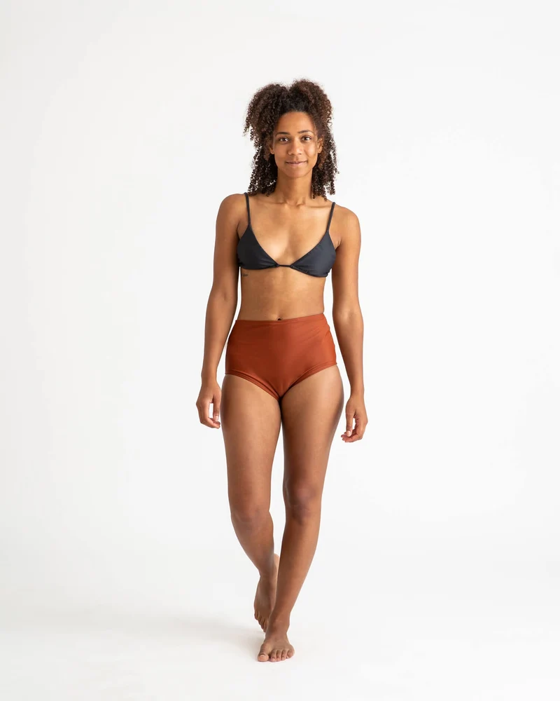 Schwarzes Triangle Bikini Top aus recyceltem Polyamid von Matona
