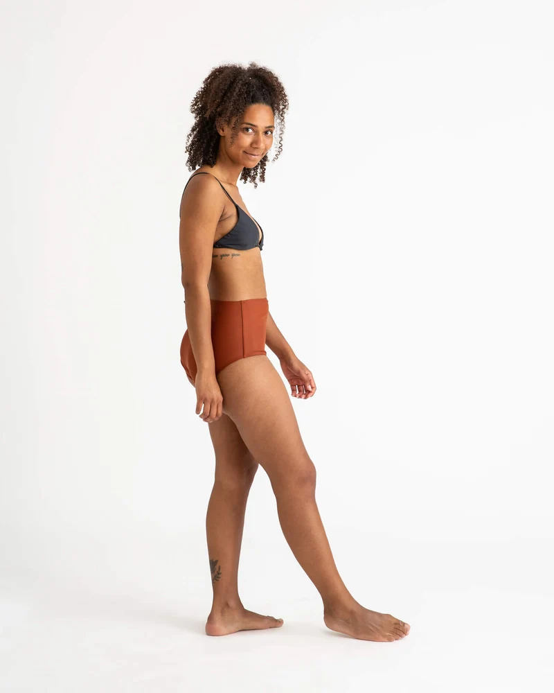 Schwarzes Triangle Bikini Top aus recyceltem Polyamid von Matona