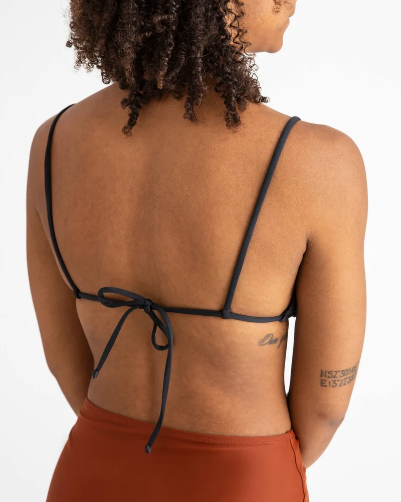 Schwarzes Triangle Bikini Top aus recyceltem Polyamid von Matona