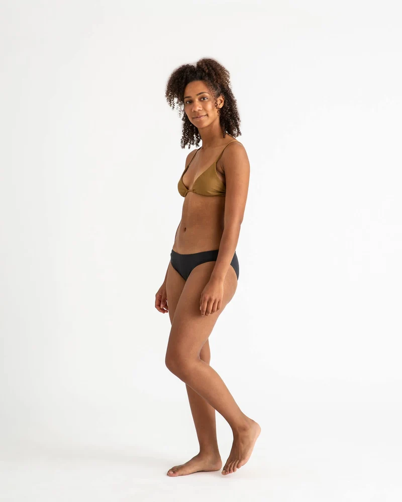 Braunes Triangle Bikini Top aus recyceltem Polyamid von Matona