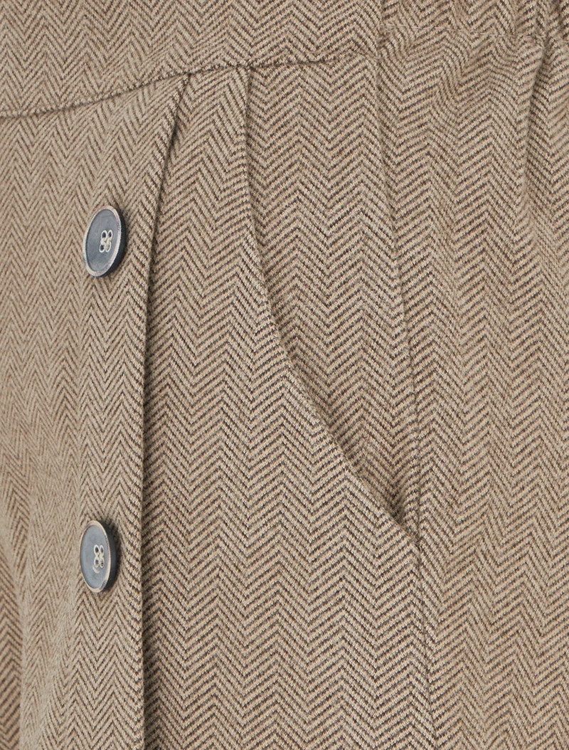 Filzshorts mit hoher Taille und dekorativen Knöpfen - Beige