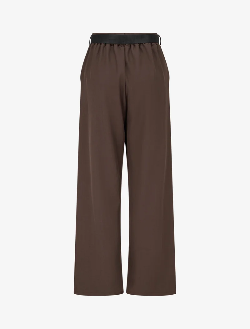 Weite Hose mit hoher Taille und Schalgürtel. - Braun
