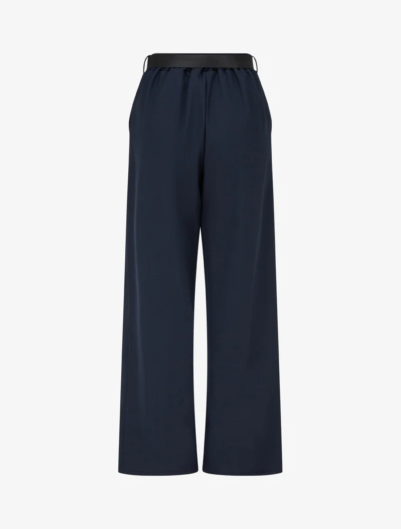Weite Hose mit hoher Taille und Schalgürtel. - Marine