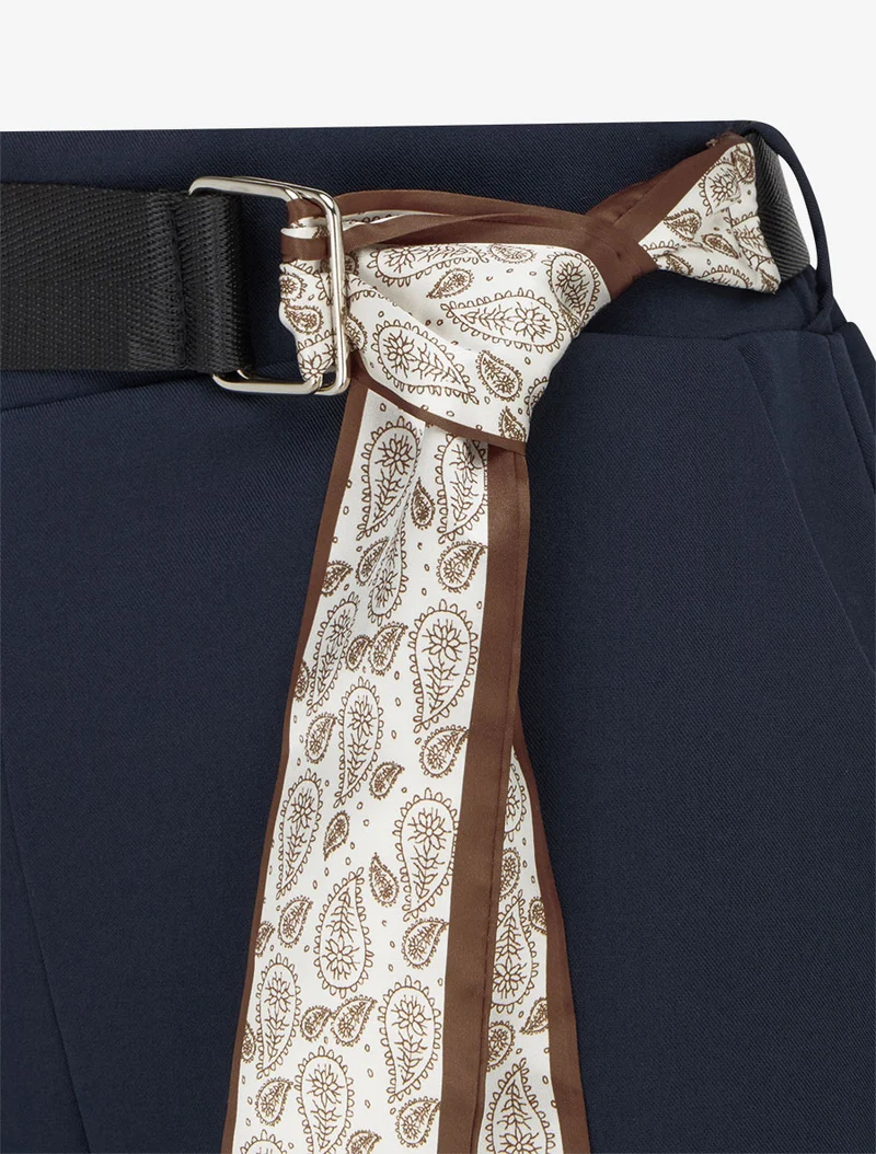 Weite Hose mit hoher Taille und Schalgürtel. - Marine