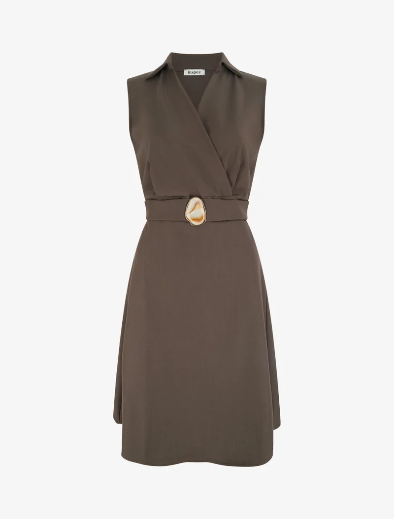 Ärmelloses Skaterkleid mit Schmuckgürtel - Braun
