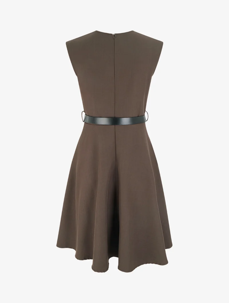 Ärmelloses Skaterkleid mit Wickelausschnitt - Braun
