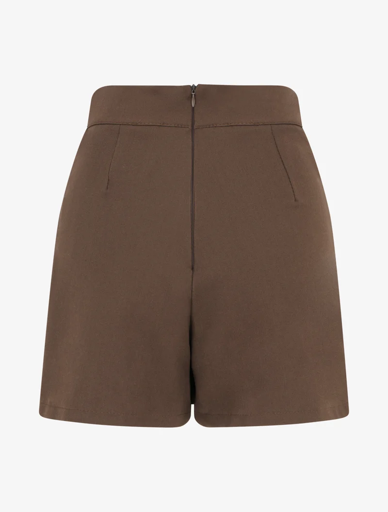 Rock-Short mit Schlitz und dekorativen Knöpfen - Braun