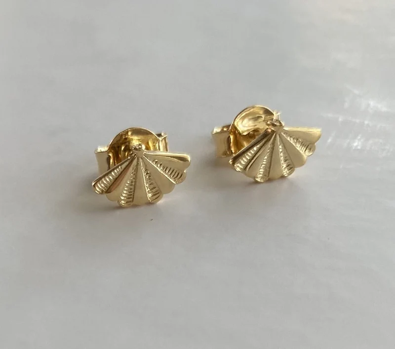 SANTIAGO Muschel Mini Ohrstecker (Single oder als Paar)