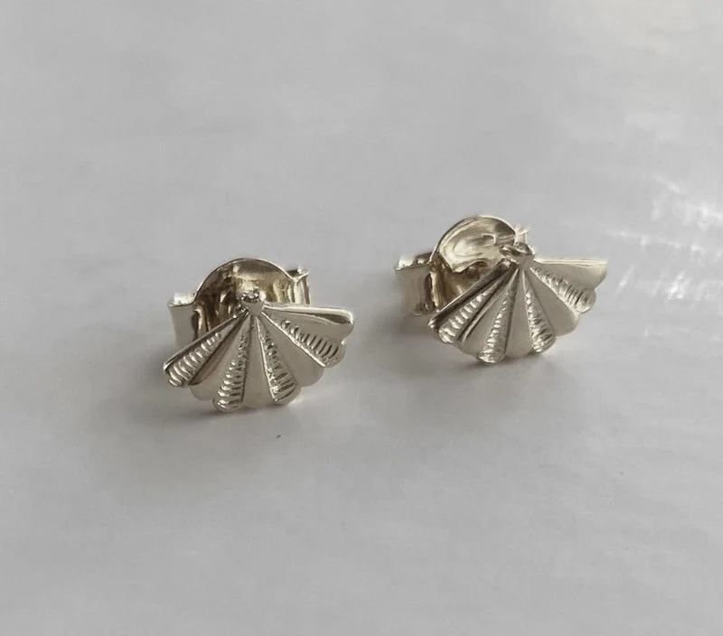SANTIAGO Muschel Mini Ohrstecker (Single oder als Paar)