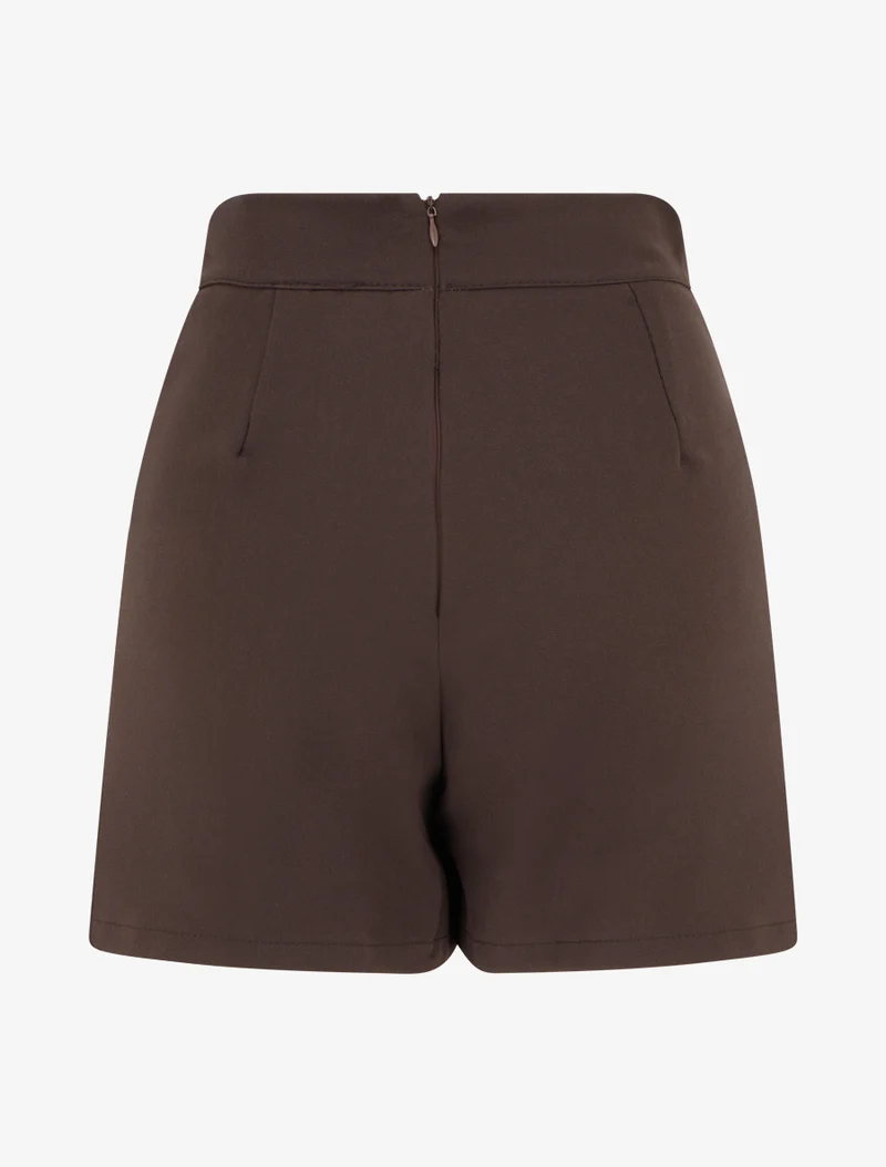 Rock-Short mit Schlitz und dekorativen Knöpfen - Schokolade