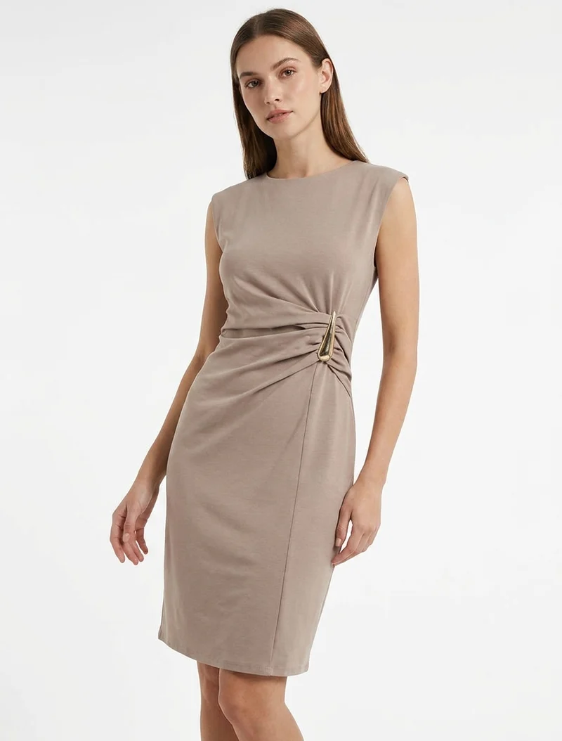 Ärmelloses Kleid mit Drapierungseffekt - Maulwurf