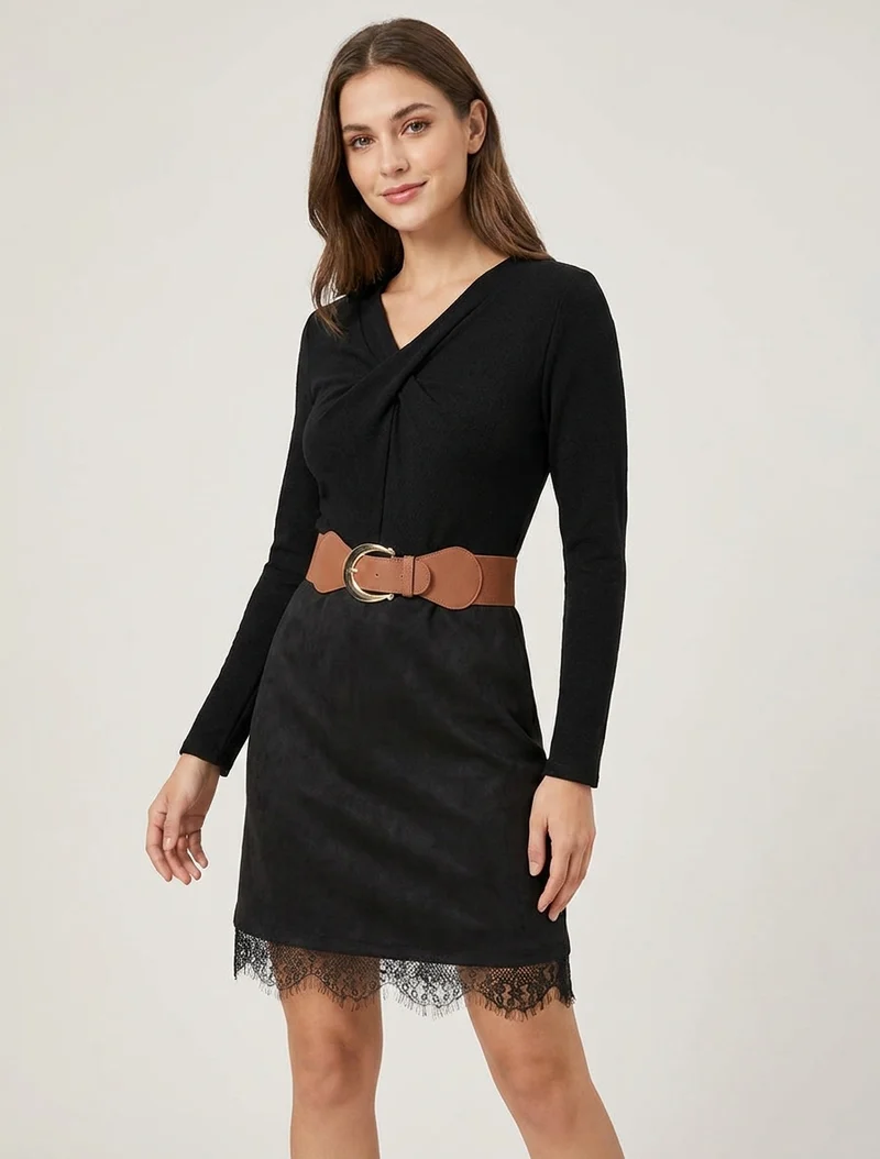Gerades Strickkleid aus Wildleder mit Spitzenbesatz. - Schwarz