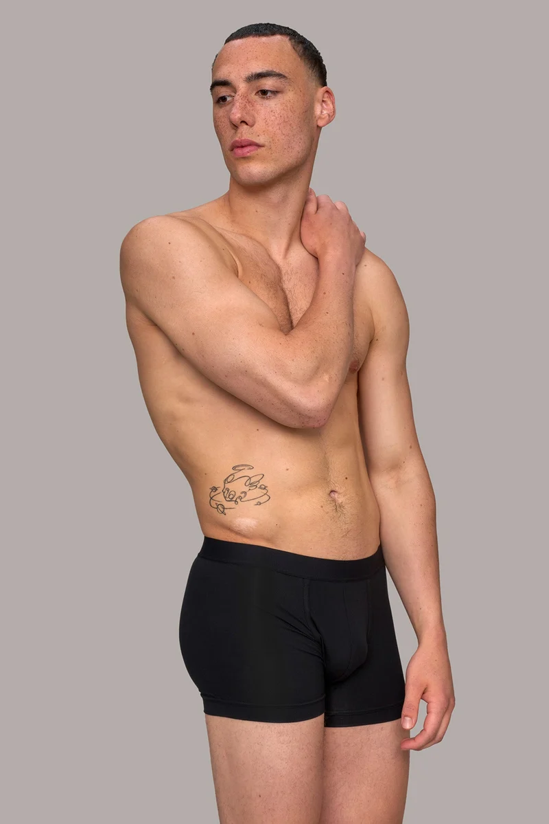 Boxerbrief / Unterhose mit neuem Bund in schwarz aus natürlichem MicroModal von moi-basics