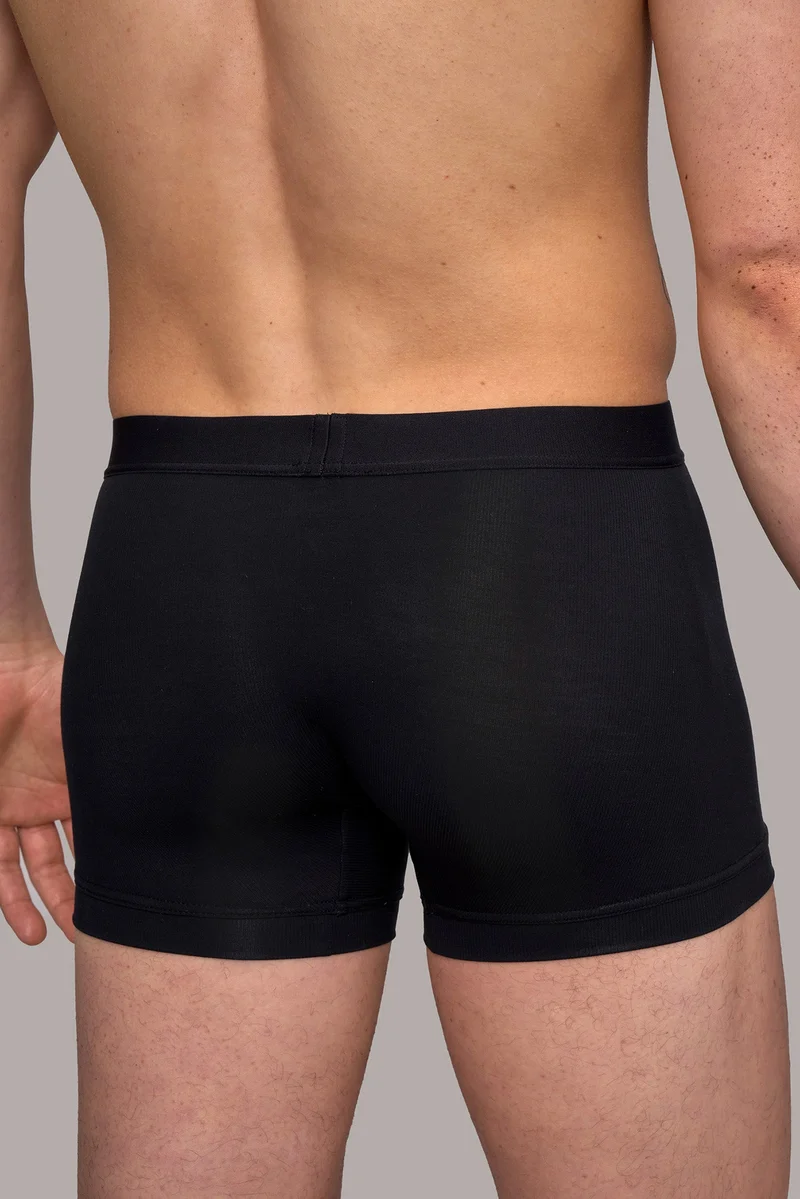 Boxerbrief / Unterhose mit neuem Bund in schwarz aus natürlichem MicroModal von moi-basics