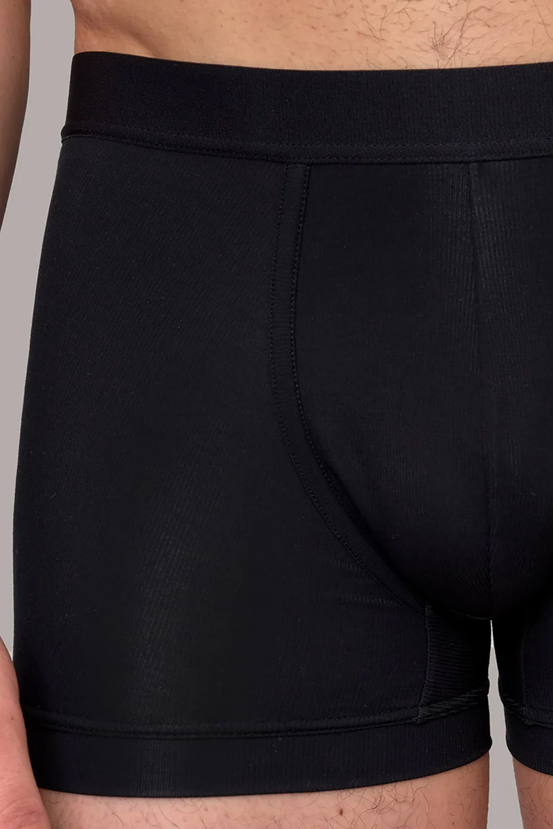 Boxerbrief / Unterhose mit neuem Bund in schwarz aus natürlichem MicroModal von moi-basics