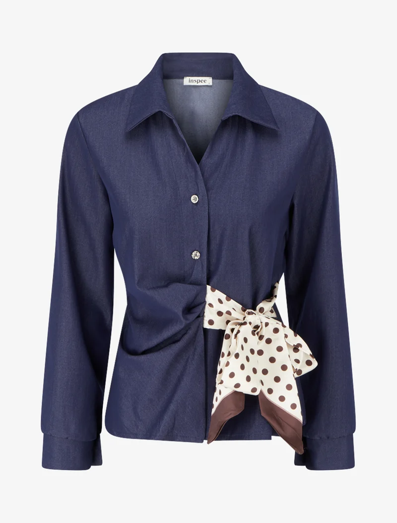 Taillierte Bluse mit gepunktetem Knotenprint - Denimblau