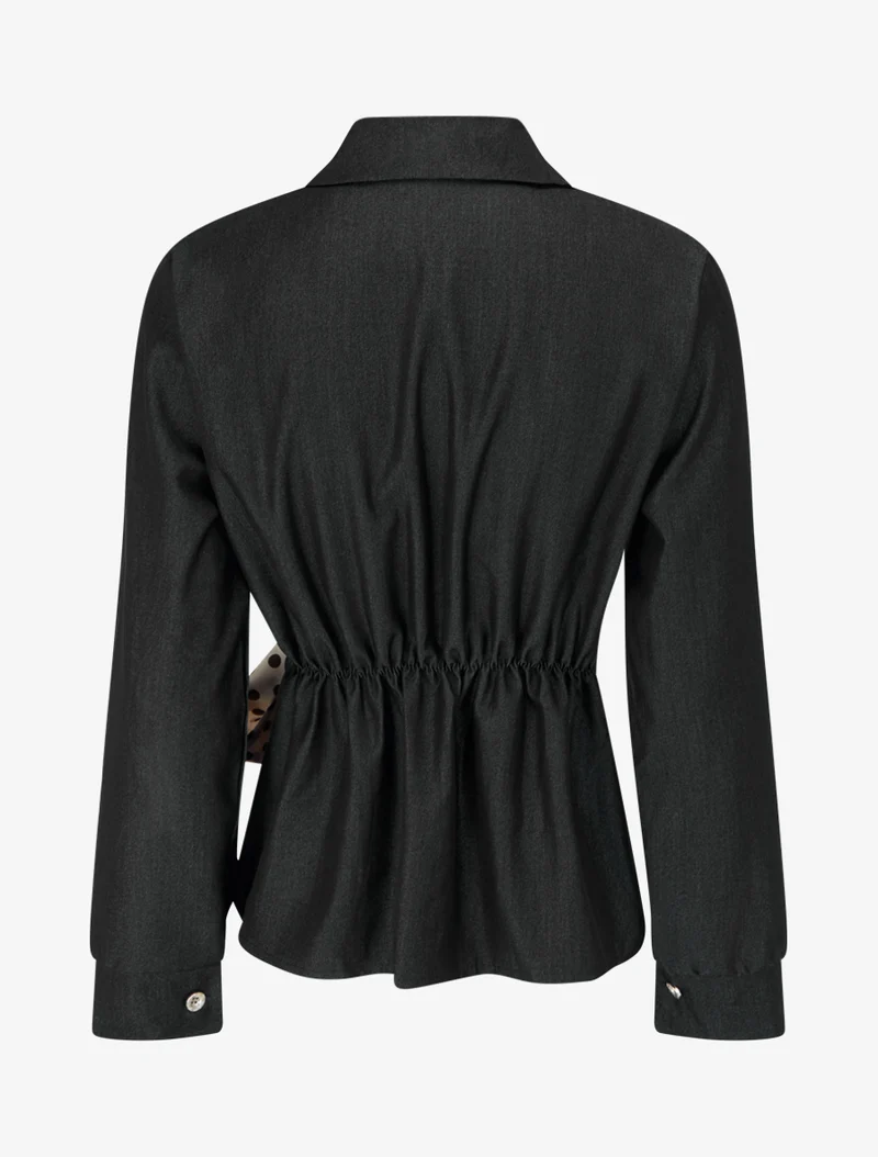 Gepunktete, taillierte Bluse mit Schleife - Schwarz