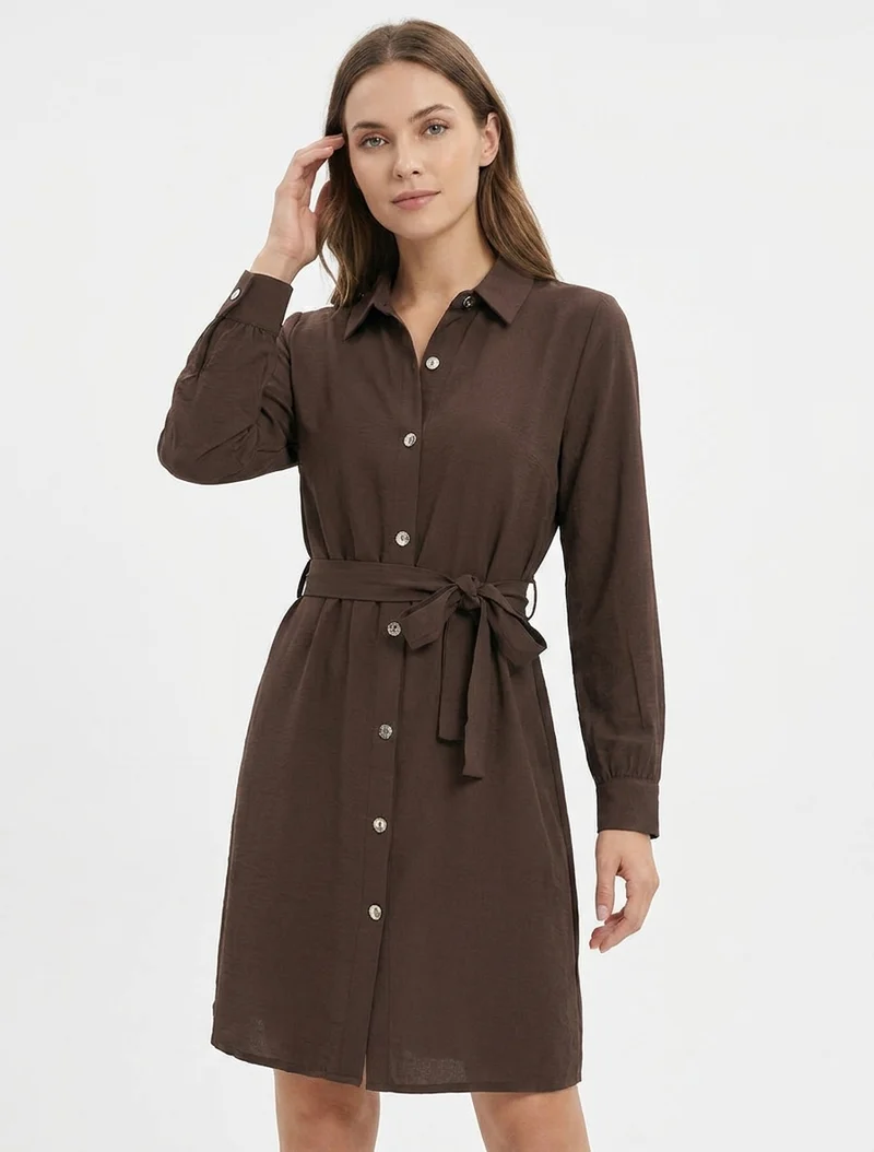 Gerade geschnittenes Hemdkleid mit langen Ärmeln - Braun