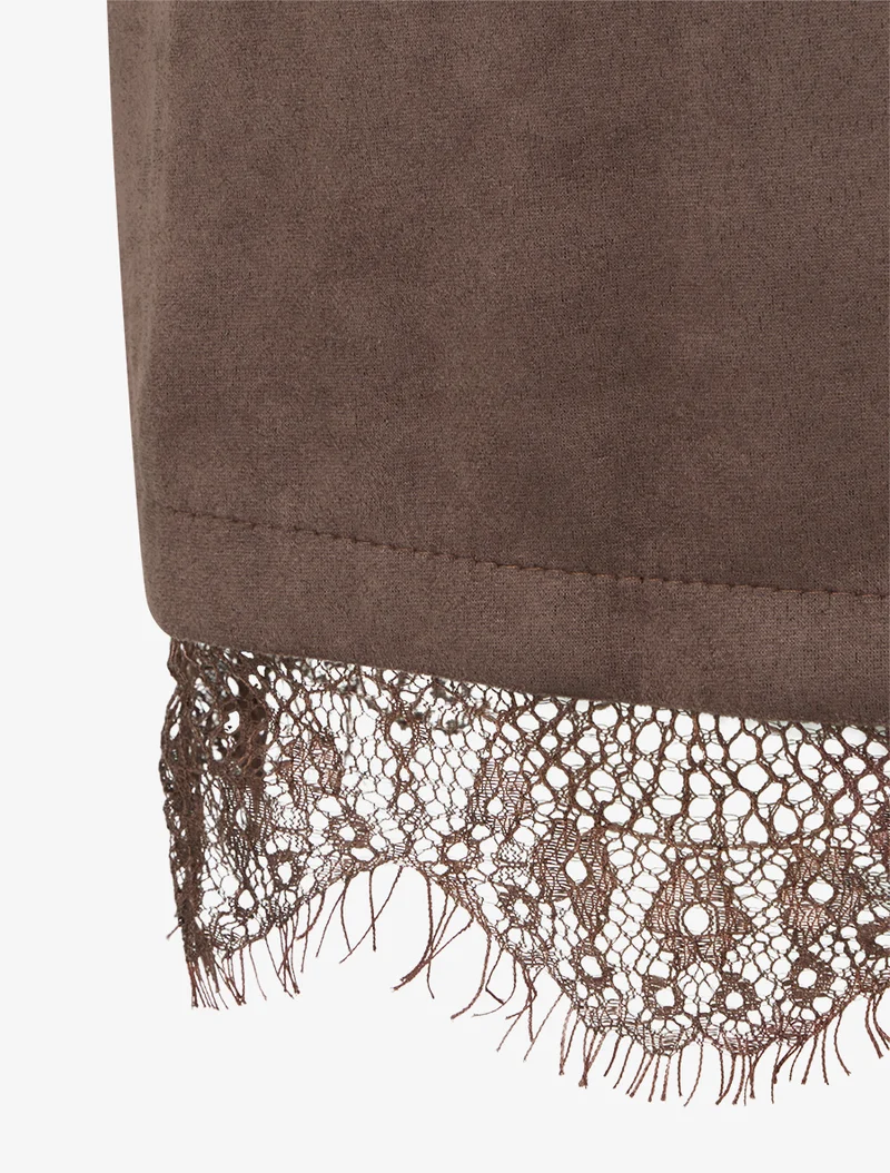 Gerades Strickkleid aus Wildleder mit Spitzenbesatz. - Schwarz/Braun