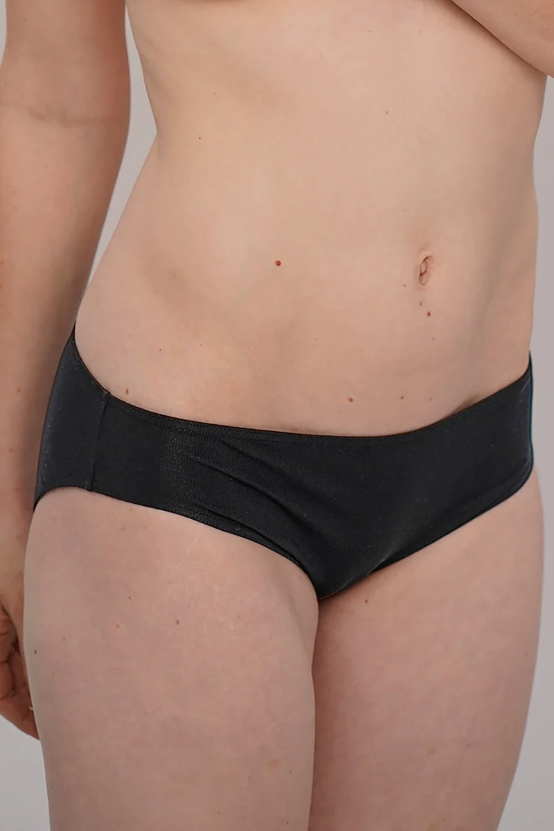 Slip in schwarz aus natürlichem MicroModal von moi-basics