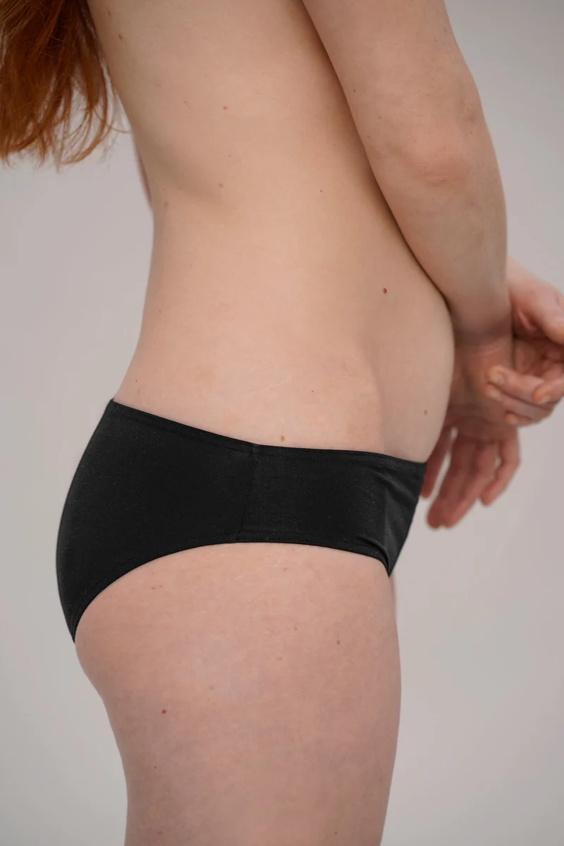 Slip in schwarz aus natürlichem MicroModal von moi-basics