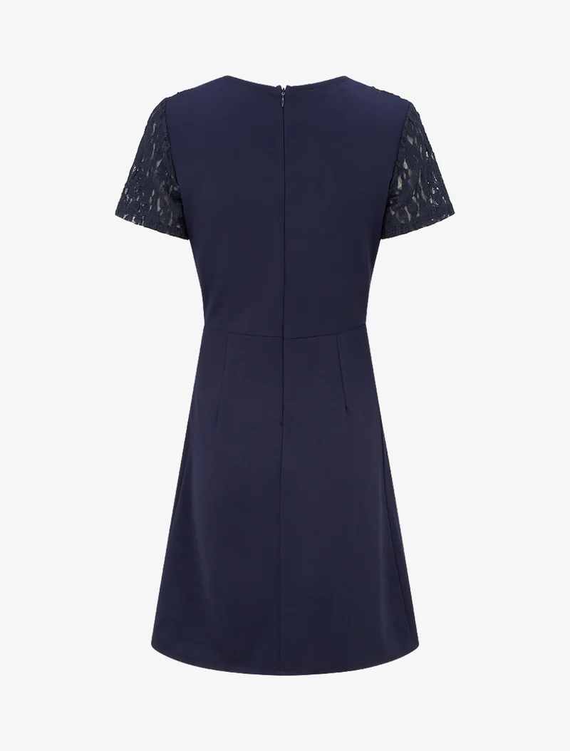 Gerades Kleid mit Spitzenvolant am Oberteil - Marine
