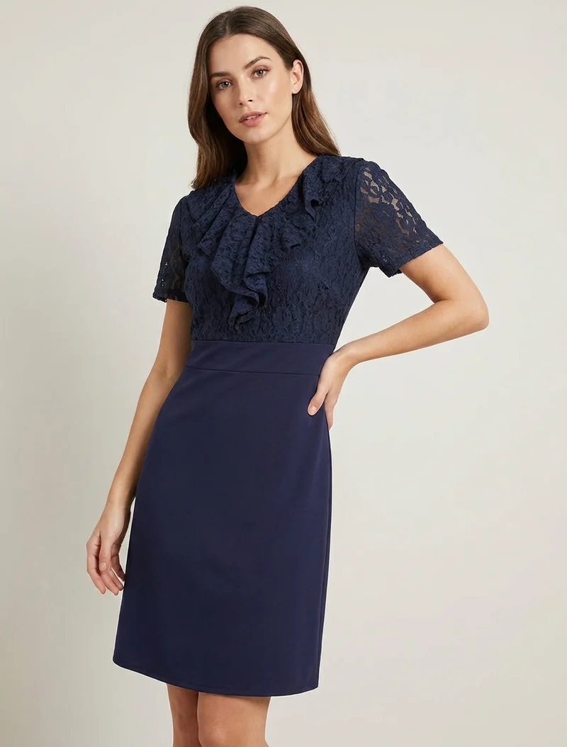 Gerades Kleid mit Spitzenvolant am Oberteil - Marine
