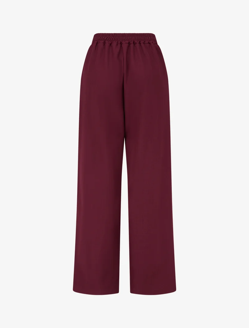 Weit geschnittene Hose mit hoher Taille und Schmuckverzierung. - Weinrot