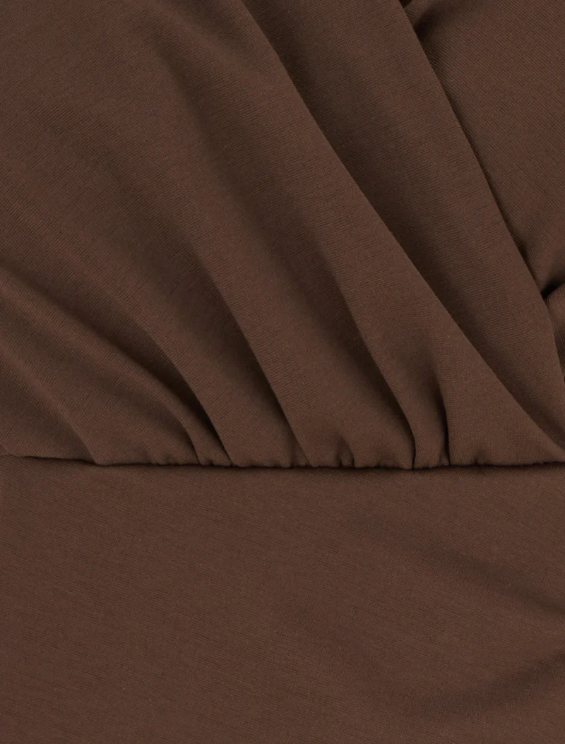 Ärmelloses Wickelkleid mit Drapierungseffekt - Braun