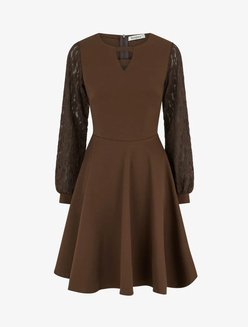 Skaterkleid mit langen Ärmeln aus Spitze - Braun