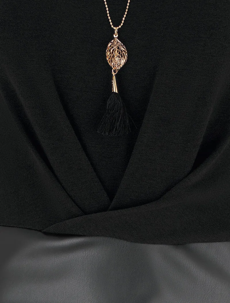 Wickelkleid aus zwei Materialien - Schwarz