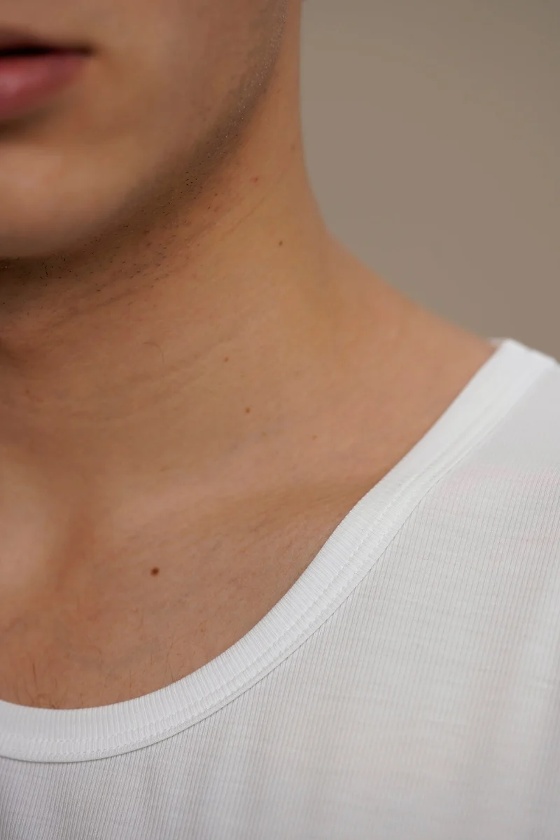 T-Shirt / Unterhemd in weiss aus natürlichem MicroModal von moi-basics