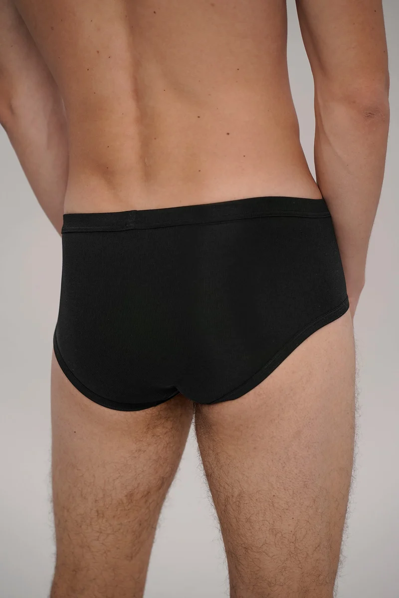 Brief / Unterhose in schwarz aus natürlichem MicroModal von moi-basics