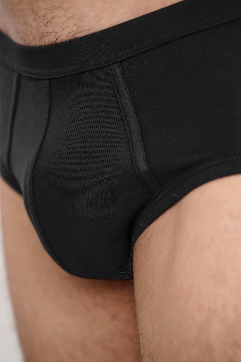 Brief / Unterhose in schwarz aus natürlichem MicroModal von moi-basics