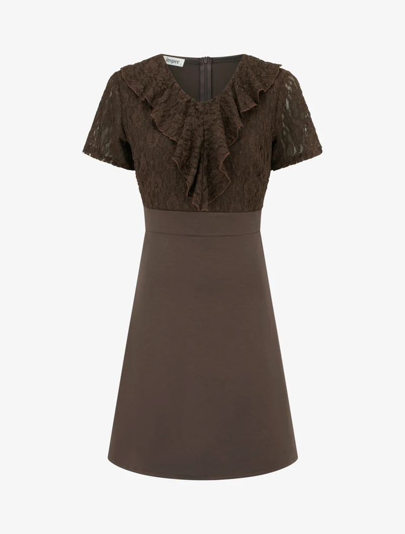 Gerades Kleid mit Spitzenvolant am Oberteil - Braun