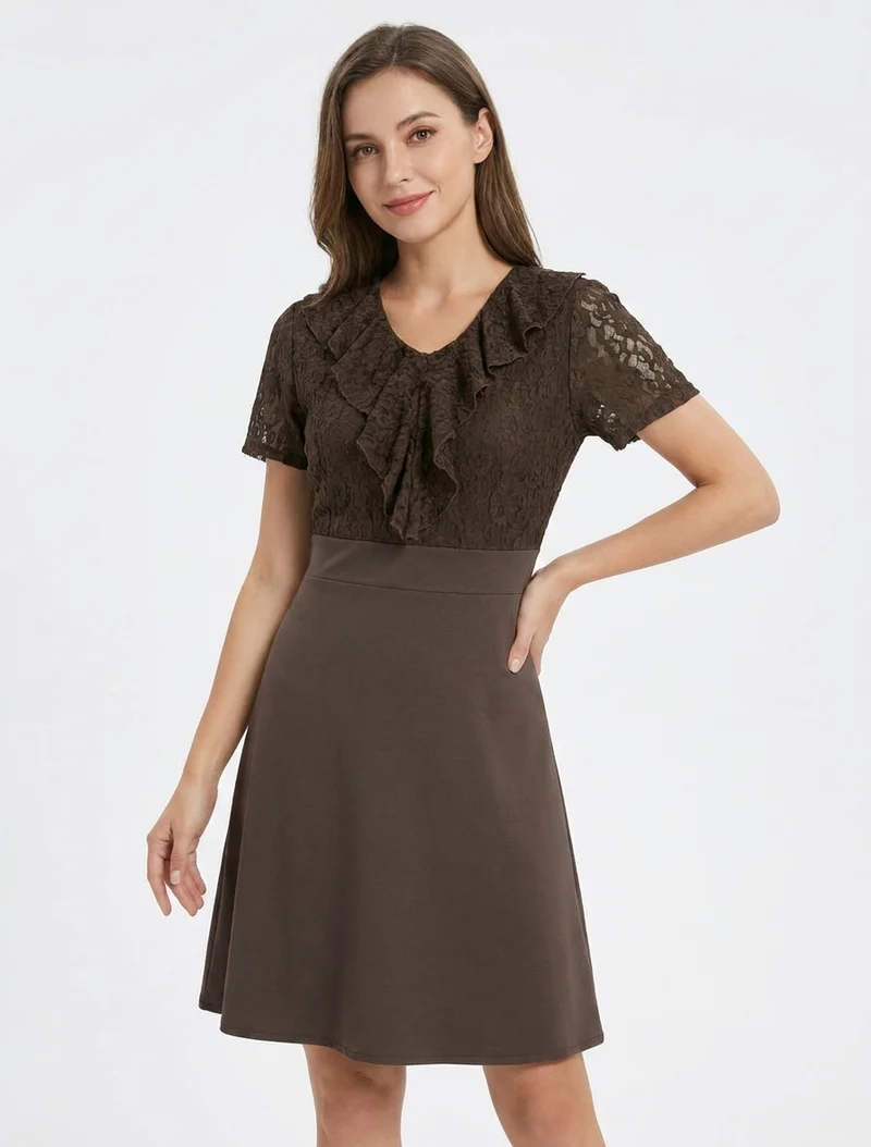 Gerades Kleid mit Spitzenvolant am Oberteil - Braun