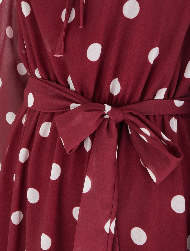 Ausgestelltes gepunktetes Kleid mit langen Ärmeln - Bordeaux