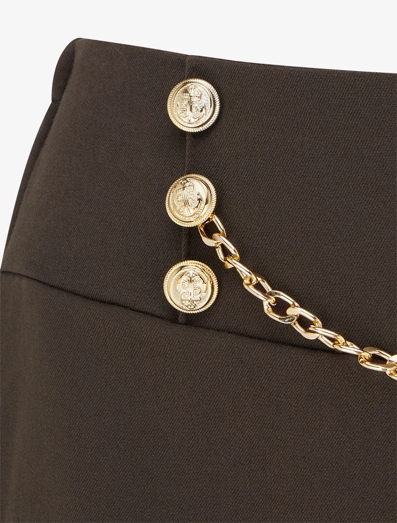 Hoch taillierte Hose mit Knöpfen und Kette - Braun